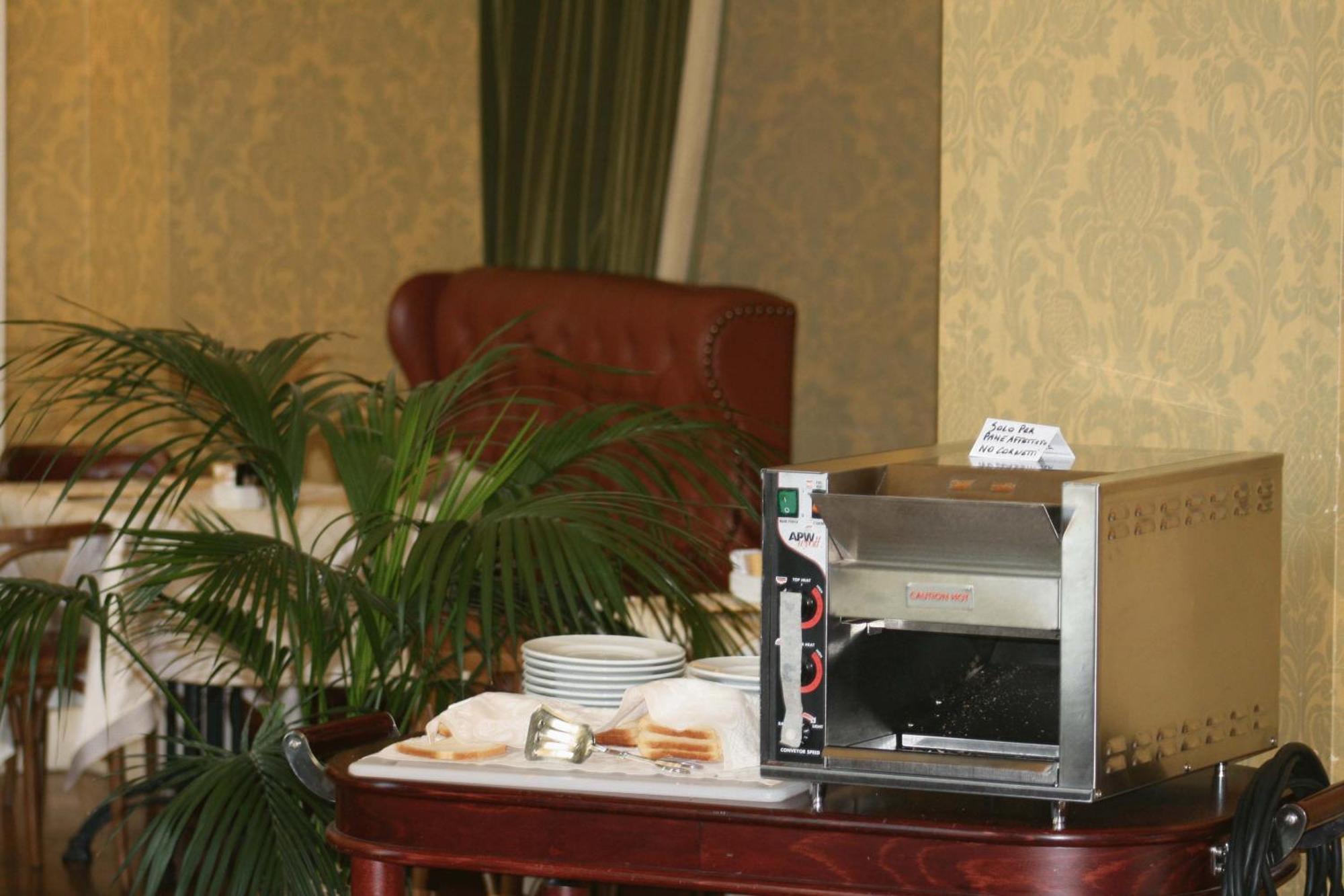 Albergo Alla Posta Trieste Exterior photo